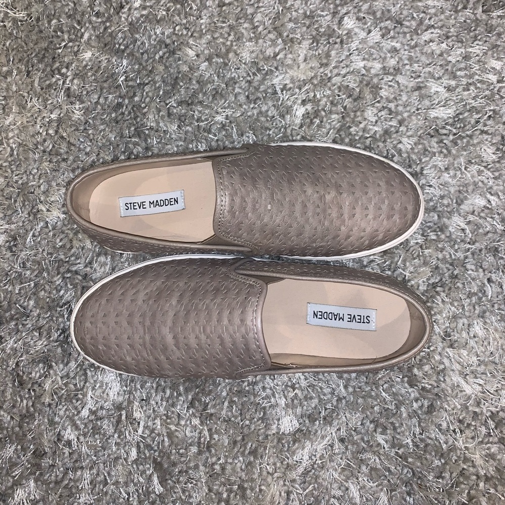Steve madden slip on sneakers